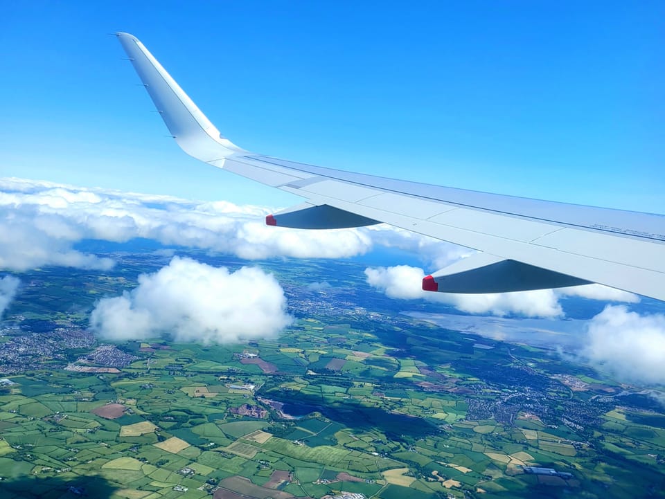 ✈️ How to Book Flights Like a Pro: Insider Tips to Save Time, Money & Stress